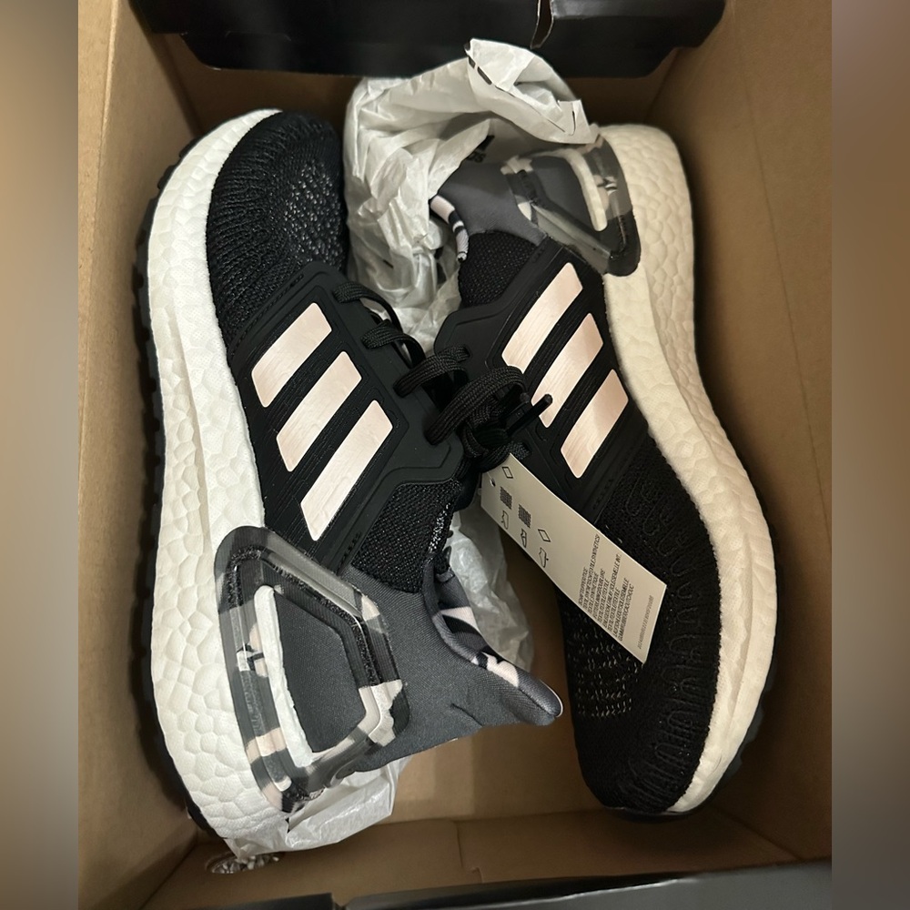 Adidas Ultra Boost 6.5 women NWT